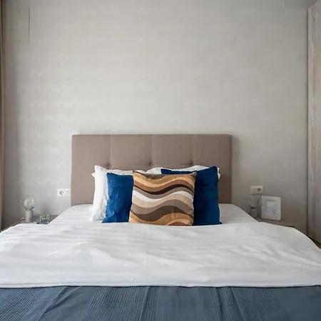 Coastal 1 Bedroom In Nusco * Boekarest