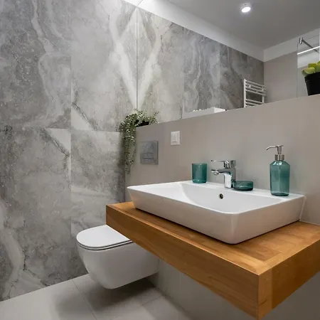 Coastal 1 Bedroom In Nusco * Bükreş